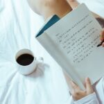 Frauen und ihr Verhalten beim Schreiben zurück
