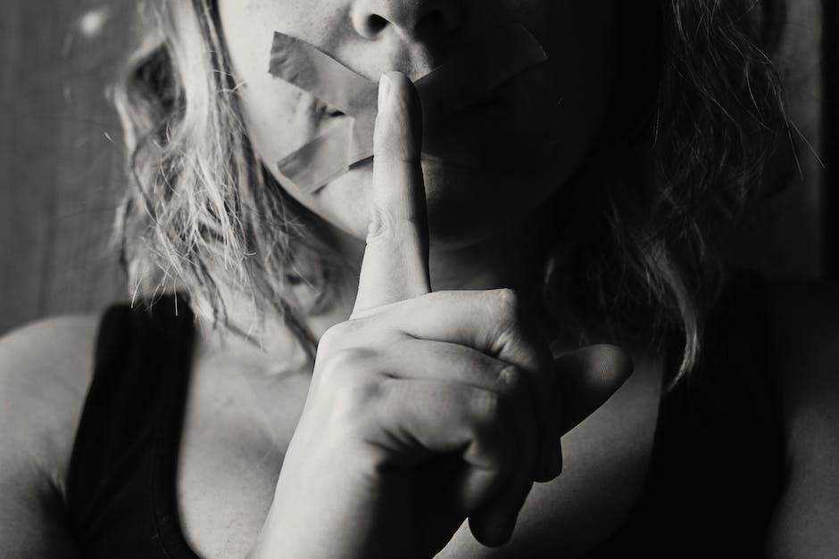  Männer schweigen: Warum plötzliches Schweigen bei Beziehungen häufig vorkommt